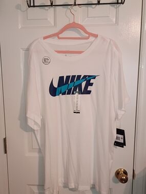 Nike Men’s White Short-Sleeve Tee with Navy and Teal Logo Size XXL  NWT